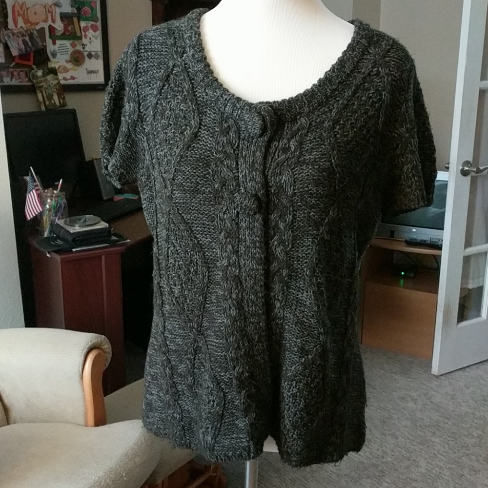 BCBG Cute Short Sleeve Sweater!!